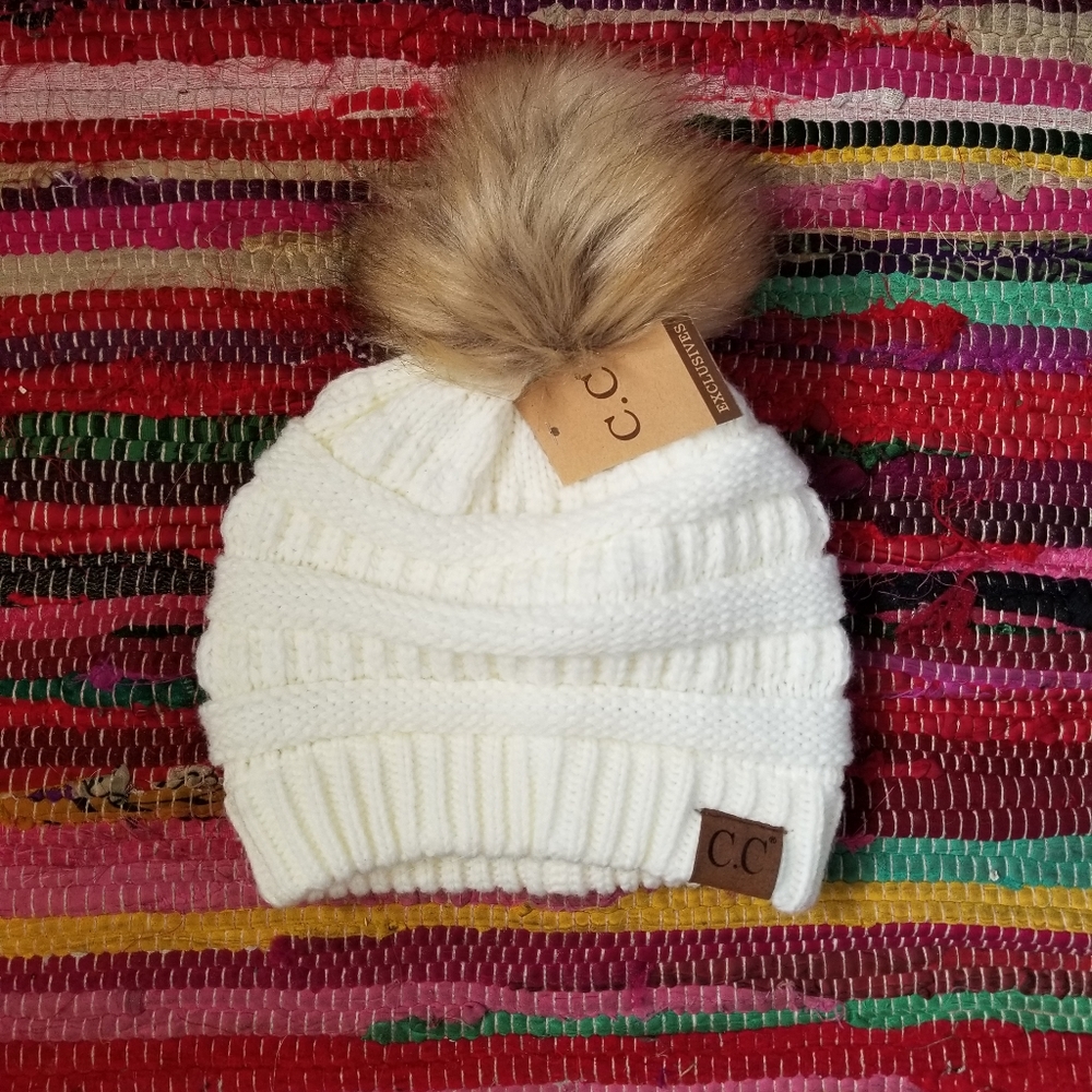 White knit beanie with faux fur pom pom